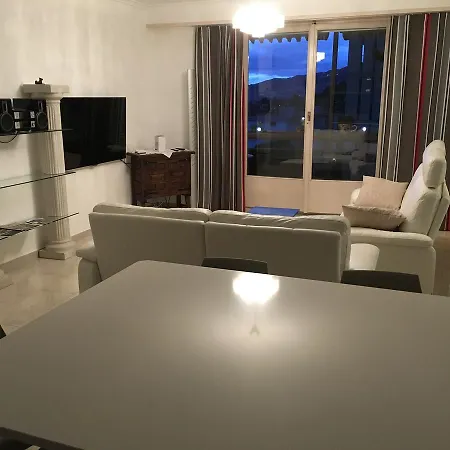 De Vacances A * Μοντρέ